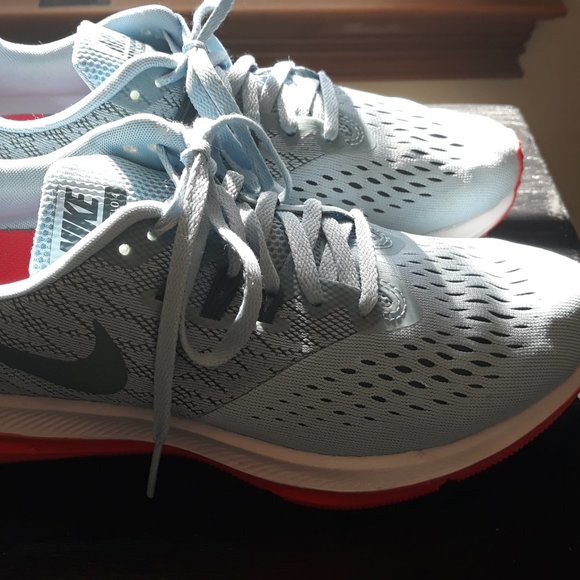 Nike - Picture 1 of 3